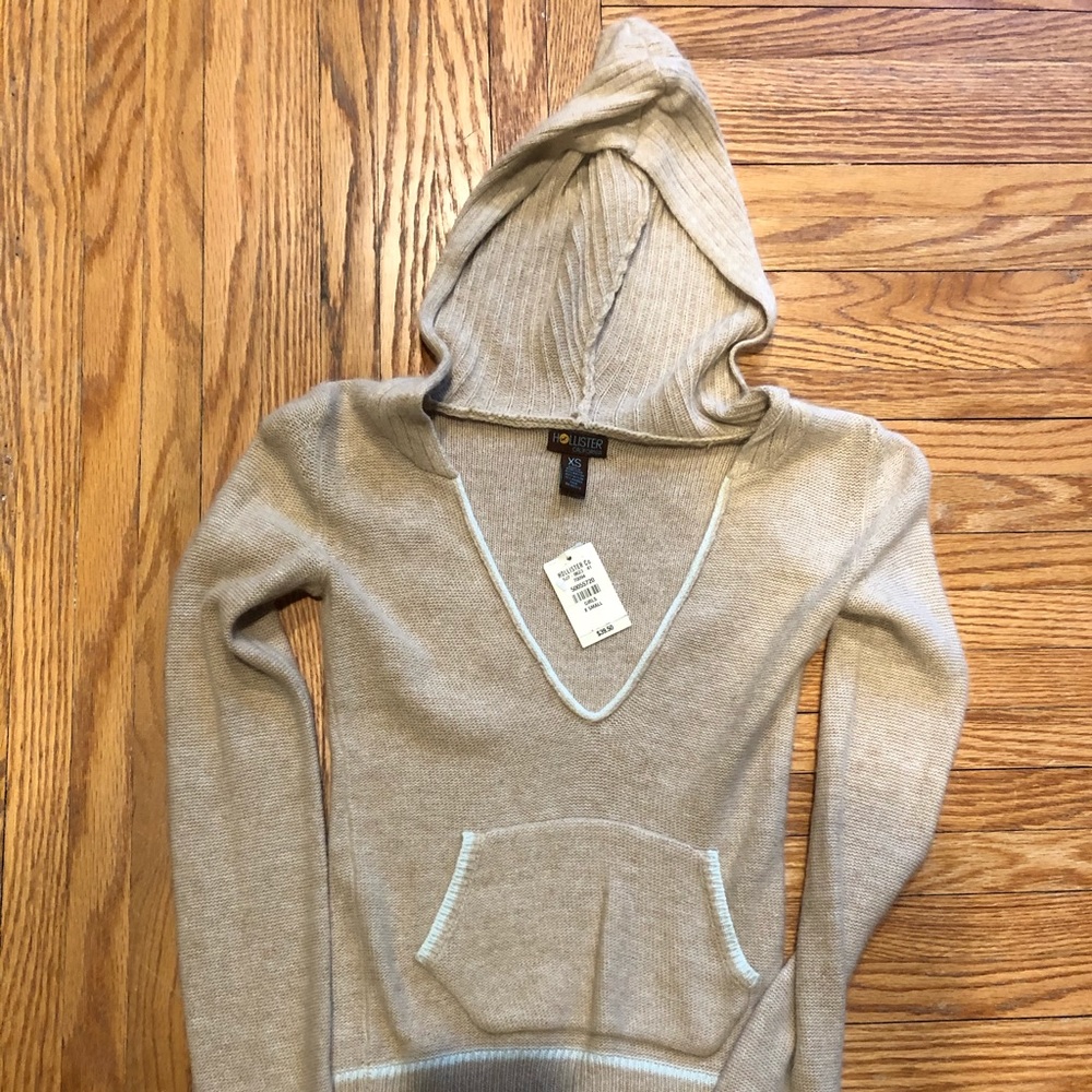 Hollister tan Sweater Hoodie size XSmall NWT
